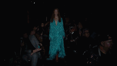 比burberry隐晦些的…… 这类经久不衰的性感元素 自然也是夜店必备