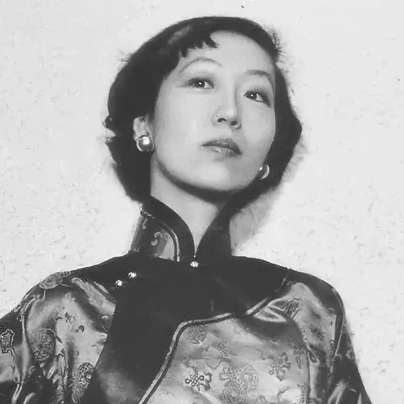 她一脱成名,曾遭封杀,还被预言没人敢要,如今登顶影后实力打脸