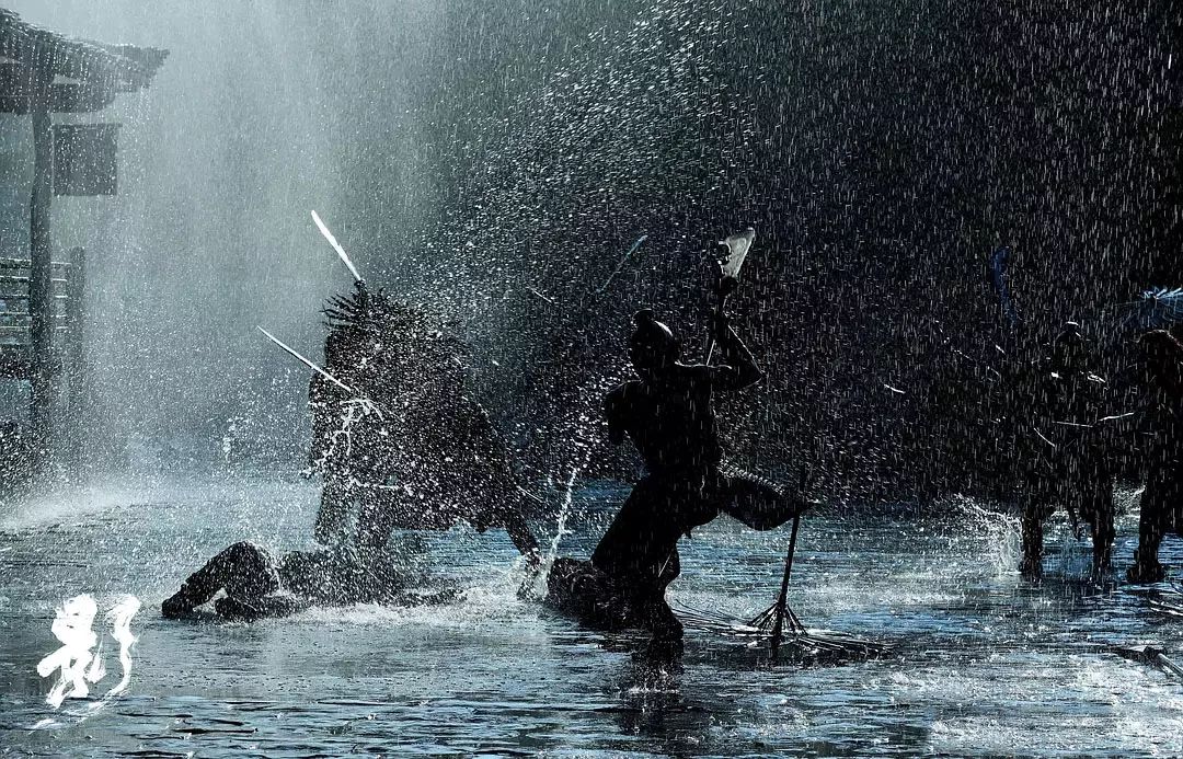 ▲电影中雨中打斗的场景 