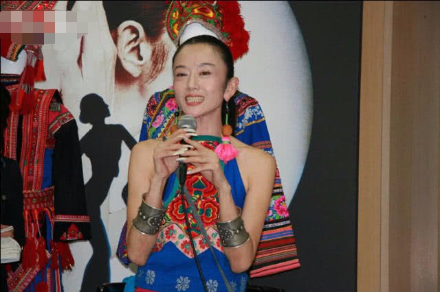 杨丽萍内衣裤助理洗，而她徒弟生活不能自理，一直靠学生家长照顾