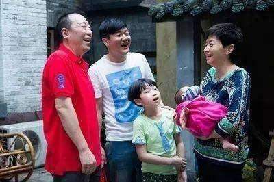 实力演员倪大红演技精湛 婚姻幸福 娶了倪萍妹妹 妻子