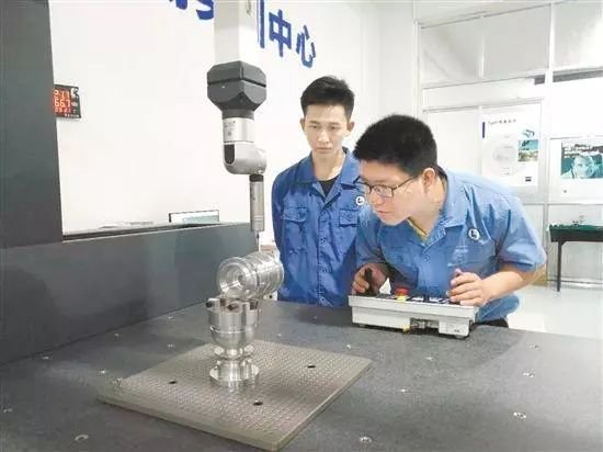 八千元月薪竟难觅成熟模具工人