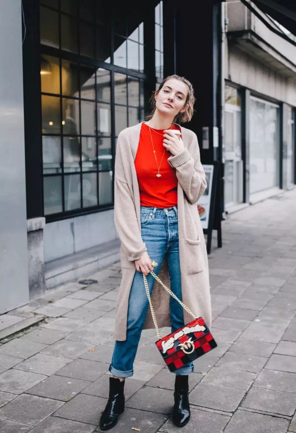 针织开衫时髦起来,甩风衣好几条街!