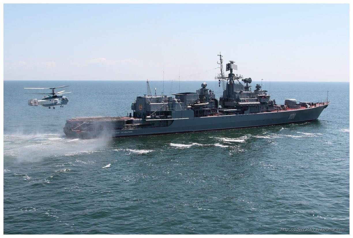 乌克兰军舰闯入刻赤海峡，水炮准备，俄：别紧张！