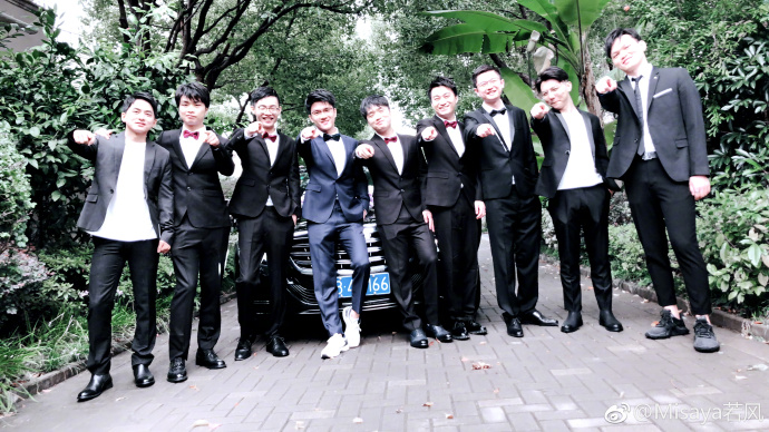 若风今日大婚 微博晒豪华伴郎团阵容