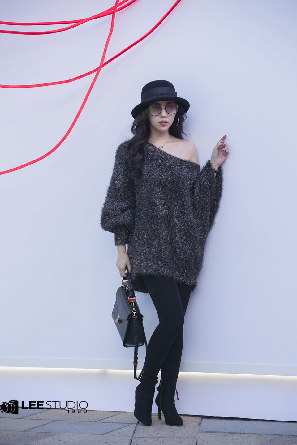 小姐姐用她的大毛衣演绎秋天的美