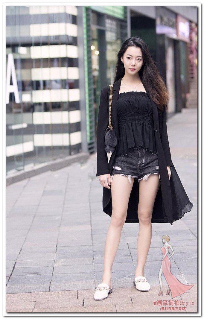 东莞美女穿着花色短衣,这样成熟女人味你会喜欢吗