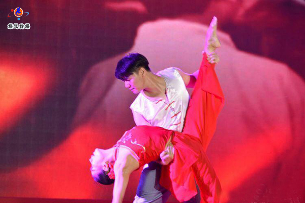 中国舞蹈家夏冰 --大山走出来山妹子,龙船调的歌