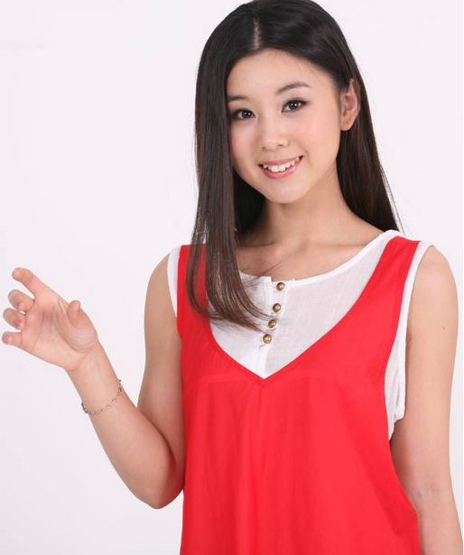 李小萌1985年9月12日出生于天津市和平区,毕业于中央戏剧学院表演系