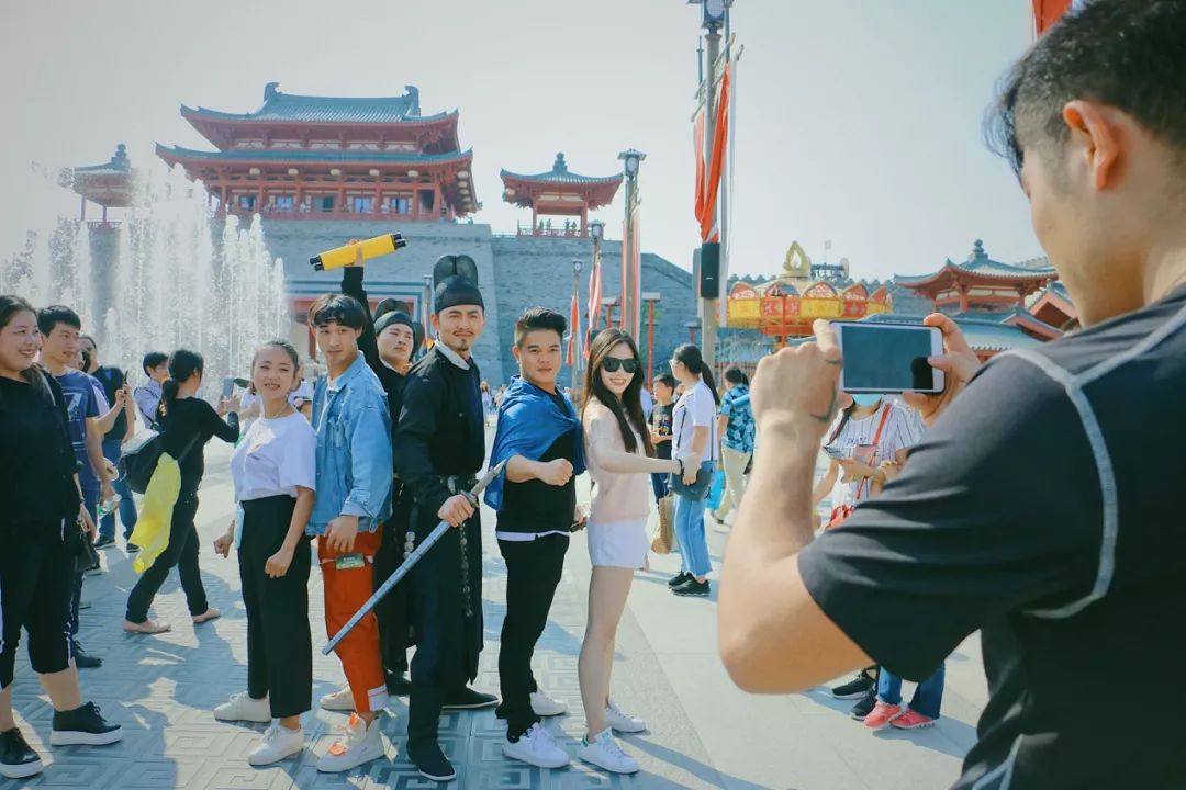 资讯 | 国庆7天30万游客,华谊兄弟电影世界、电