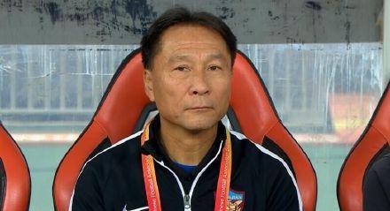 国足集训队或拆分成两队 分别打中超和中甲 球