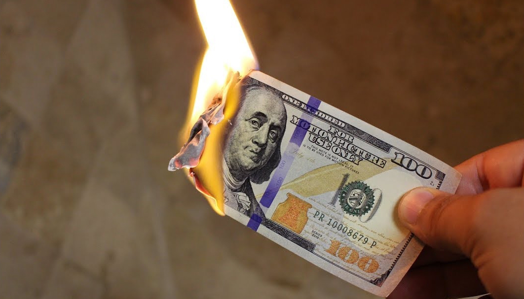 印度也加入反击行动,绕开美元买伊朗石油?美国