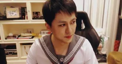 草莓女装化身LOL最美一姐?若风发文看热闹却惹怒老婆