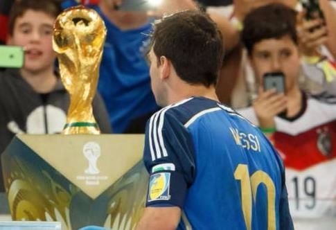 德尚谈姆巴佩梅西最大区别:一个19岁拿世界杯