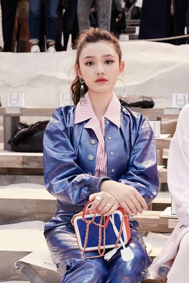 林允时装周没白去,土味少了,宛如仙女下凡!