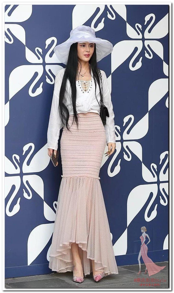 白色内衣内搭姐姐系绳美女,勾勒出性感又迷人摔跤性感美女比赛图片