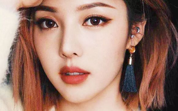 热巴的赤茶妆、杨幂的枫叶妆,今年这3个妆容最