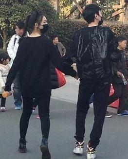 赵丽颖冯绍峰被爆上海领证,网友晒出结婚证,是