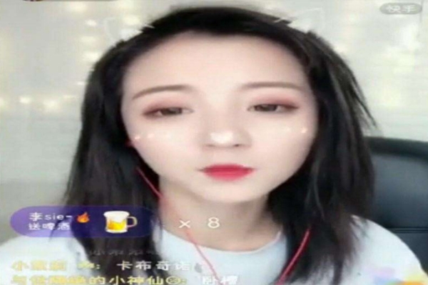 莉哥直播不尊重国歌遭永封,如今还能靠抖音、