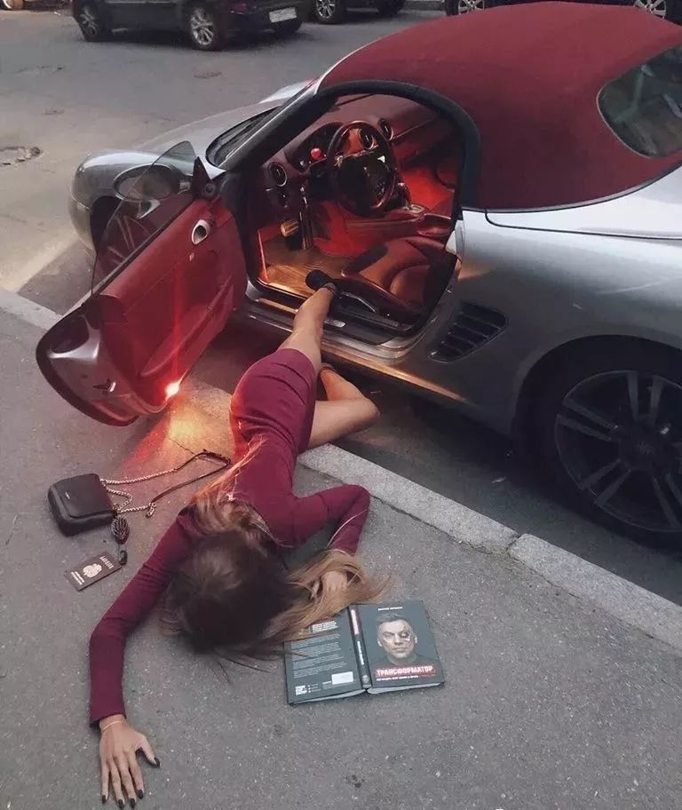 最近超火的“富婆摔”，已经被肌肉男玩坏了!