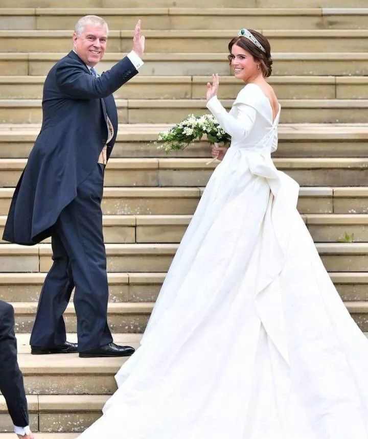 时髦办 | 奶茶妹妹英国参加婚礼,还被错认成日本公主?