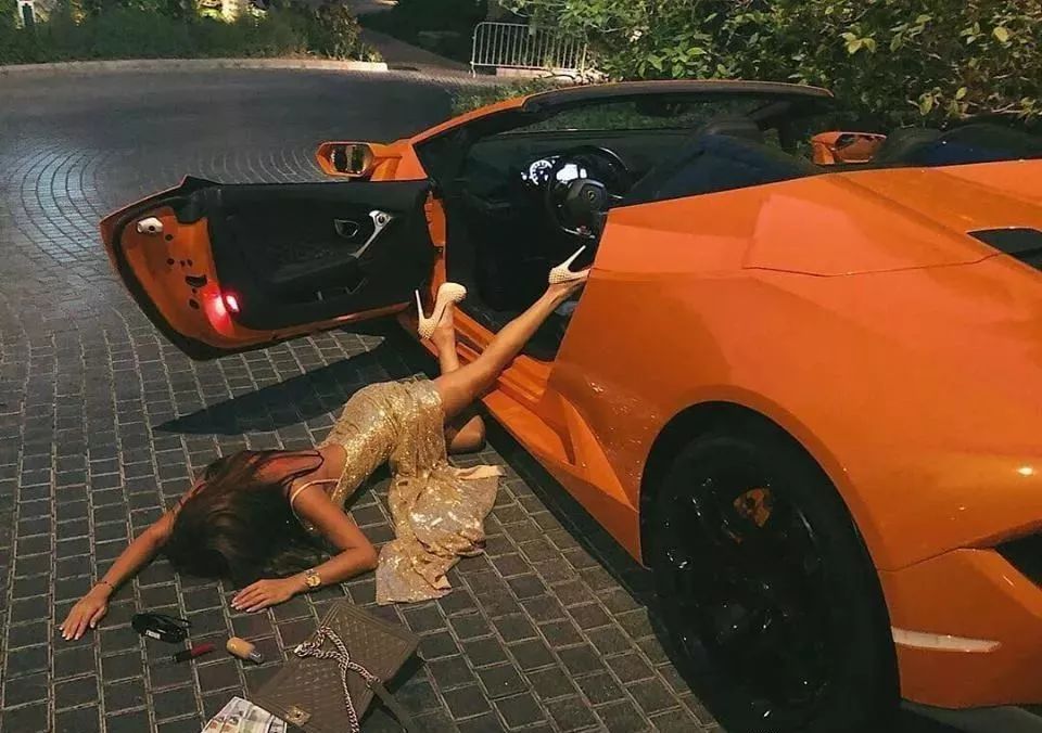 最近超火的“富婆摔”，已经被肌肉男玩坏了!