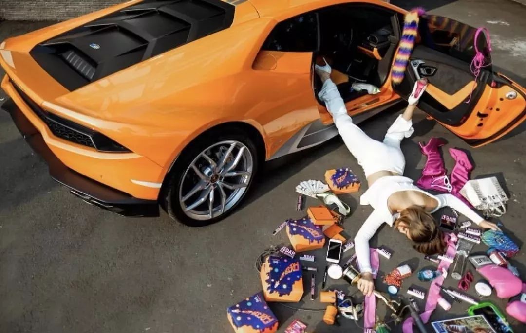 最近超火的“富婆摔”，已经被肌肉男玩坏了!