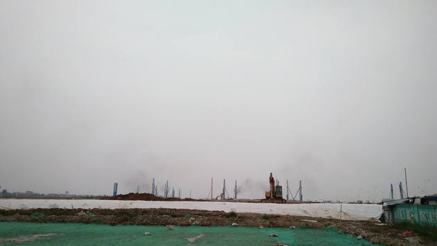 实探恒大FF南沙生产基地：已有桩机打桩、黑色浓烟冒起