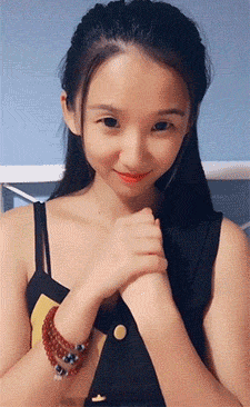搞笑gif:师父,发现一只女妖精,让徒儿收了她