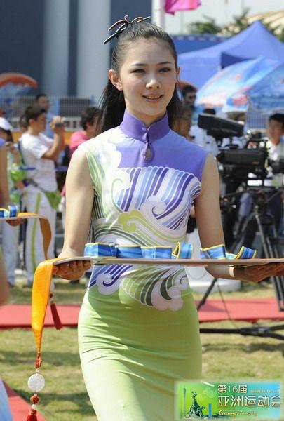 网友誉为最美运动会礼仪小姐着装——广州“行云流水”性感瞬间