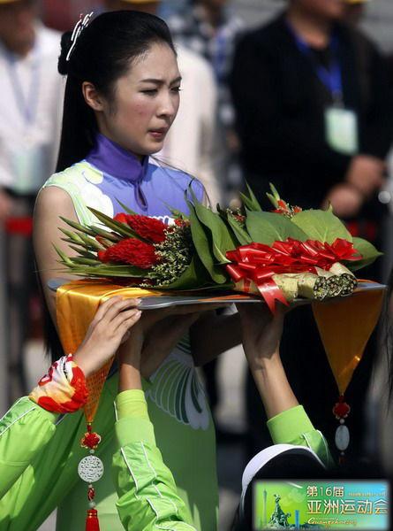 网友誉为最美运动会礼仪小姐着装——广州“行云流水”性感瞬间