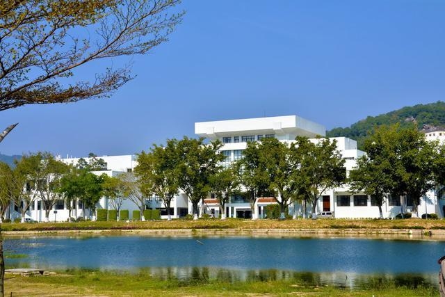 为什么很多人觉得广东的大学不好,你考上了再