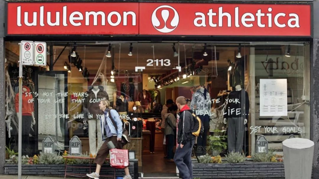 加拿大鹅大中华区首家门店今日开业；lululemon曾拒绝收购Under Armour；Burberry原CEO或成苹果