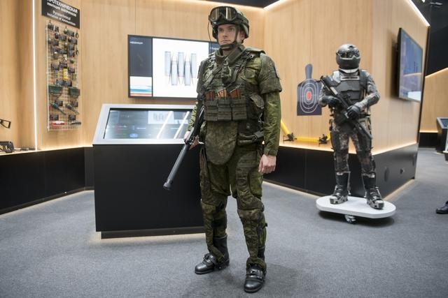 现实版战场钢铁侠！俄罗斯推出“勇士”动力外骨骼系统