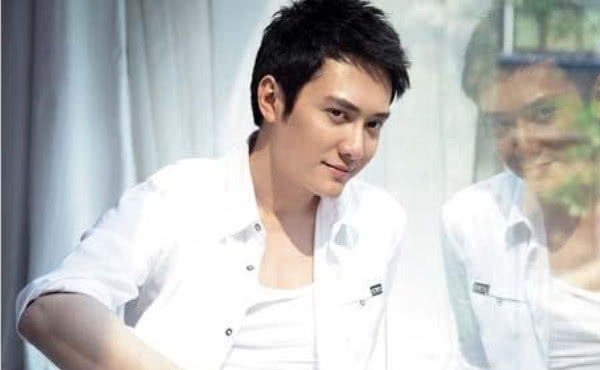 冯绍峰家境是真的吗,都说他是富二代,其实早就