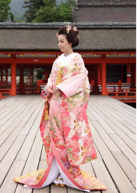 为什么日本大街上穿和服的多是外国人，特别是中国人?