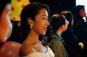 谣言粉碎机:涂身体乳就会变白?3个方法告诉你