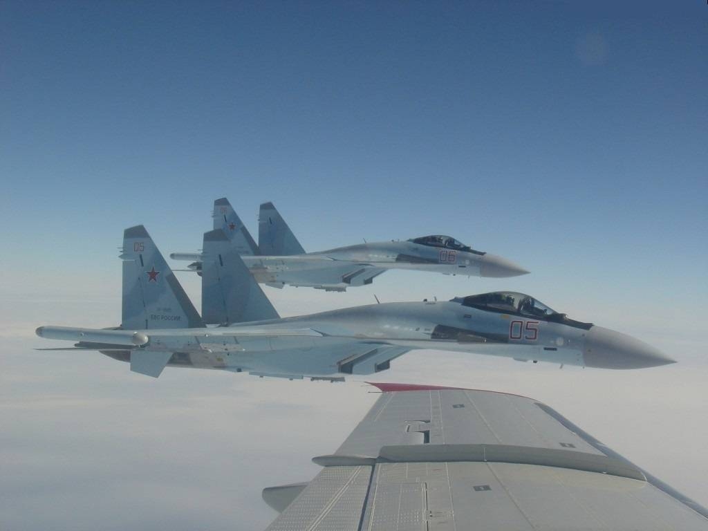 苏-35又锁定F-22？如何击败美国空军俄罗斯给出标准示范