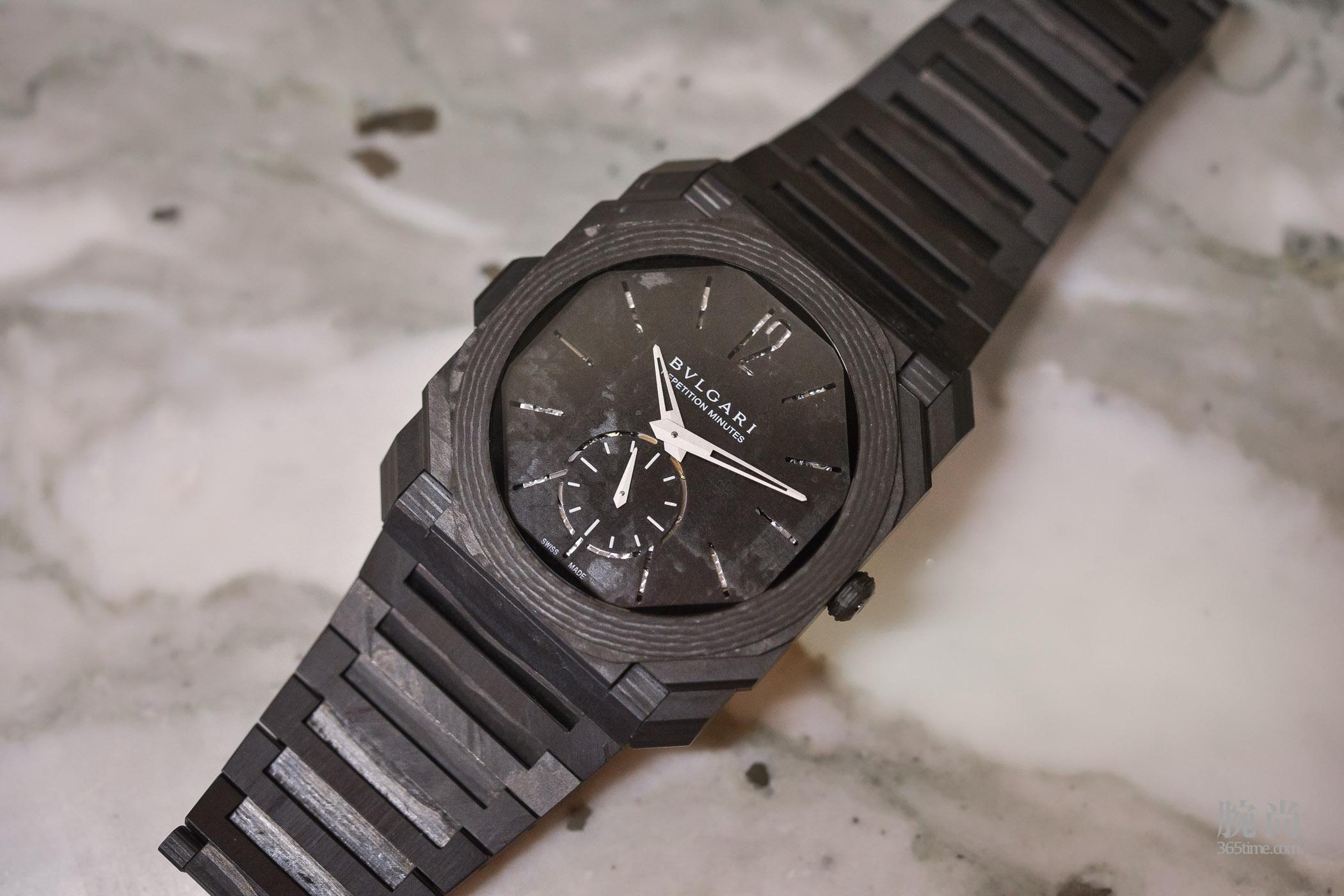 Bulgari-Octo-Finissimo-Minute-Repeater-Carbon-11.jpg