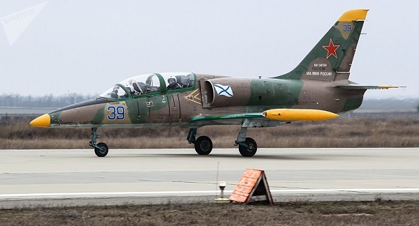 俄国防部：一架L39教练机在飞行训练时坠毁