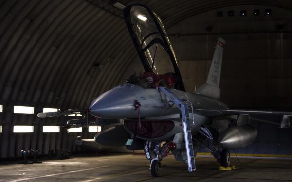 美空军F-16C战斗机抵达瑞典参加三叉戟接点2018联合军事演习