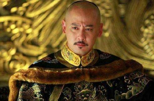 乾隆为何将皇位传给资质平庸的嘉庆？不是他喜欢，而是没得办法