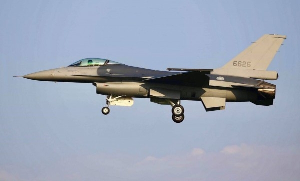 美向台交付首架F-16V战斗机，编号6626