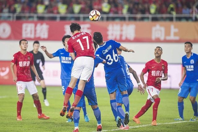 足球俱乐部球员中午睡觉吗,足球运动员几点睡觉