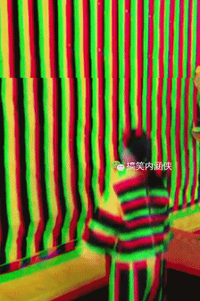 搞笑gif趣图 女生就别玩这游戏,就问你尴尬不