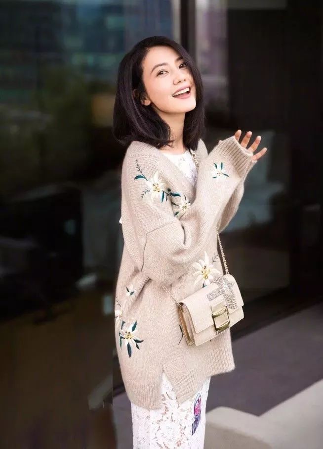 慵懒感蕾丝印花T恤 10DAACD4846E53610CA7E7DB6ACD9A4D5C1DB29F_size58_w654_h907.jpeg