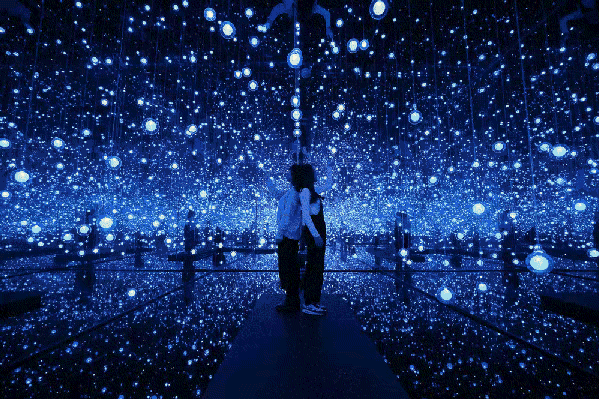 仿佛一抬手就能抓到星星