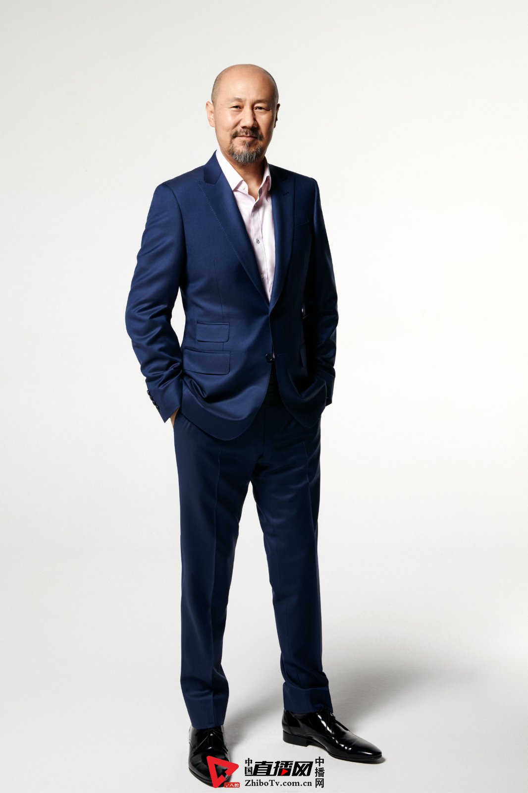 腾格尔献唱电影《武林怪兽》反差萌魅力爆表