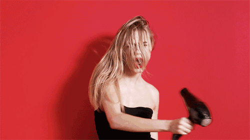 所以,电吹风还是做好自己的本职工作,安安分分吹干头发就好了.