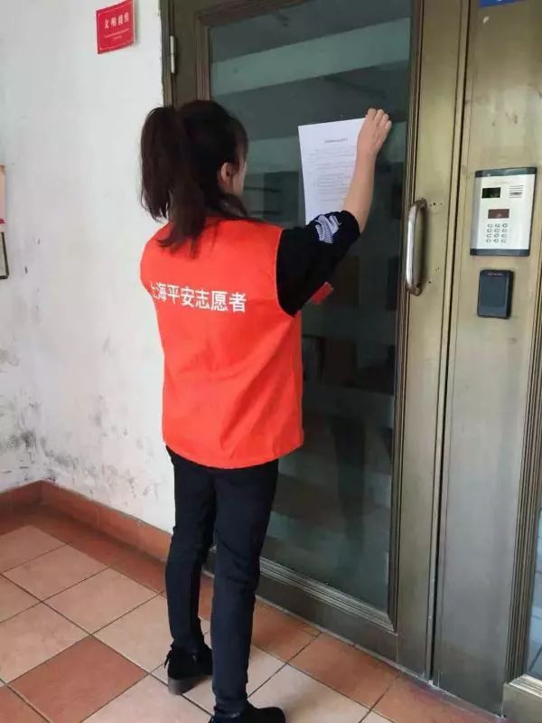 【进博我在岗】宝山区社区平安志愿者为进博消